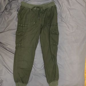 ARITZIA GREEN CARGO PANTS.